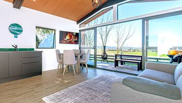 Cabin | Living area | Flat-screen TV