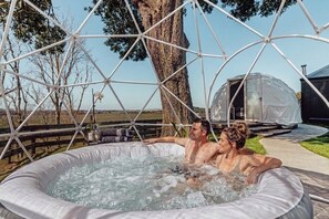 Outdoor spa tub