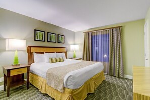 1 bedroom, iron/ironing board, WiFi, bed sheets - Formula 1 Las Vegas Nov 16-18 front row, race goes by front door! (Las Vegas)