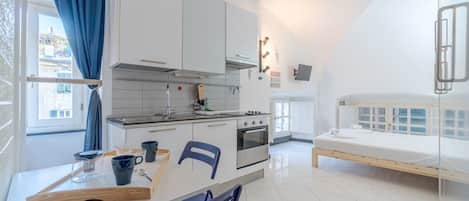 Iron/ironing board, WiFi, bed sheets