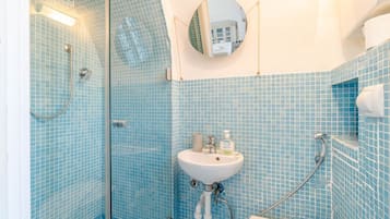 Dusche, Haartrockner, Bidet, Handtücher