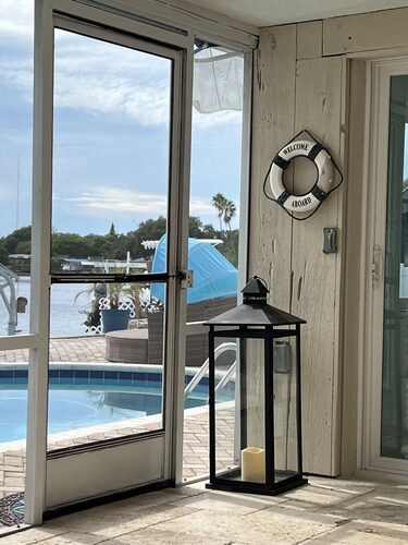 Paradise!Canal-River front heated pool house with Gulf ofMexico access.Remodeled