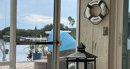 Paradise!Canal-River front heated pool house with Gulf ofMexico access.Remodeled