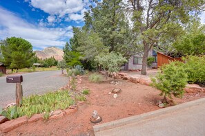 Property grounds - Hot Tub & Patio: Modern Sedona Home! (Sedona)