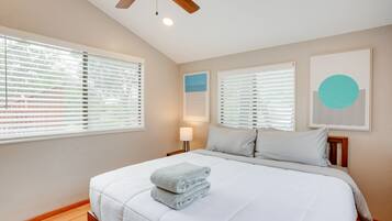 3 chambres, fer et planche à repasser, Wi-Fi, draps fournis