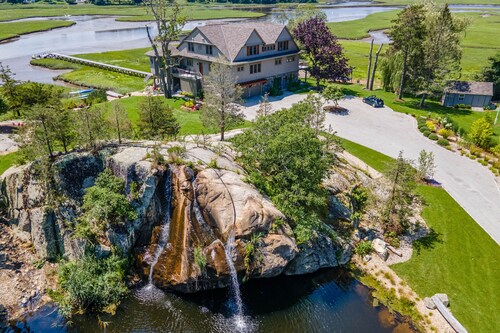 Luxe Scituate Vacation Rental w/ Private Hot Tub!