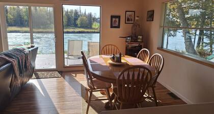 Walt's Point cabin on the gorgeous Kenai River in Soldotna..Alaska's Playground!