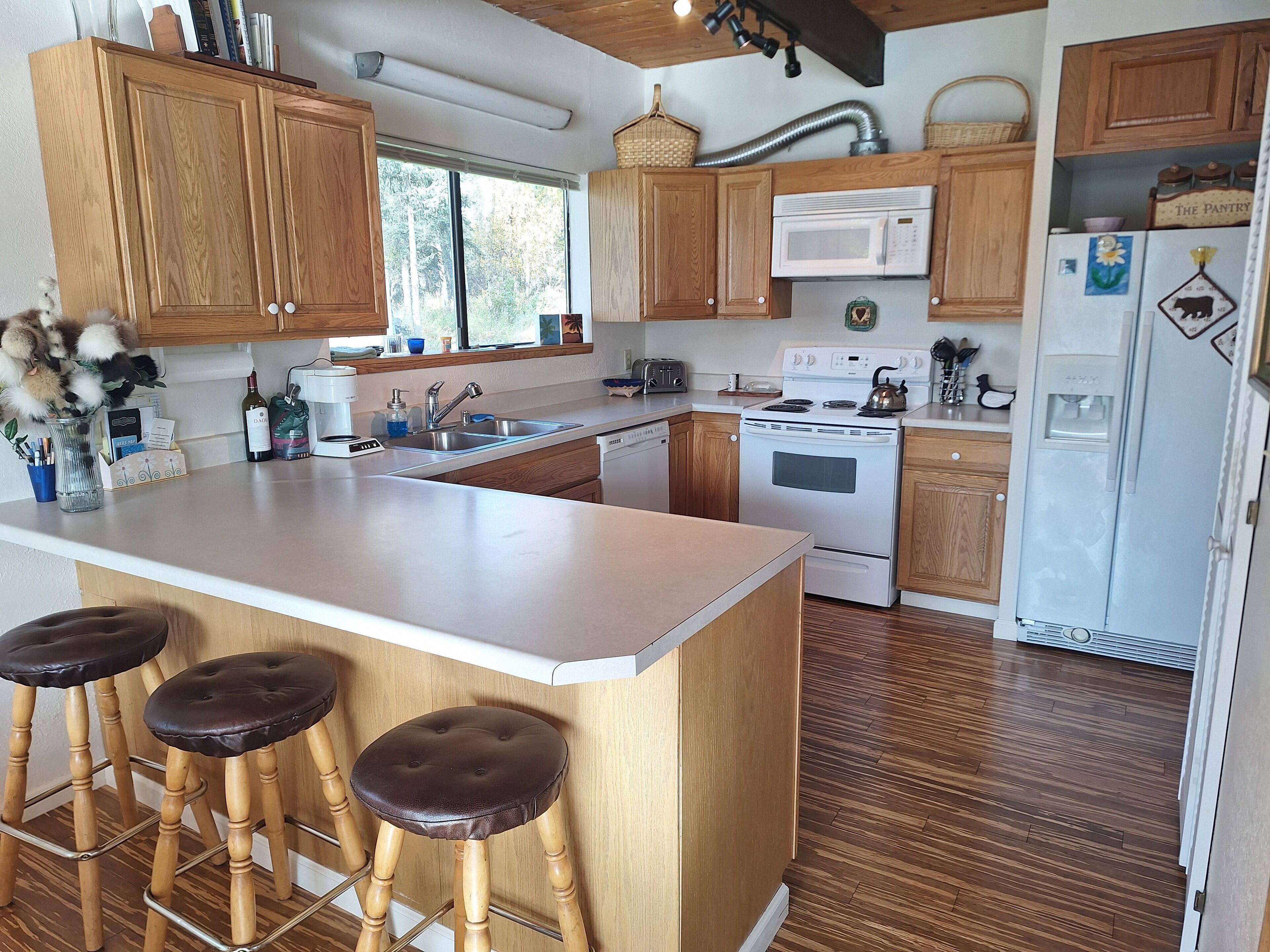 Refrigerador, microondas, horno y parrilla de estufa 