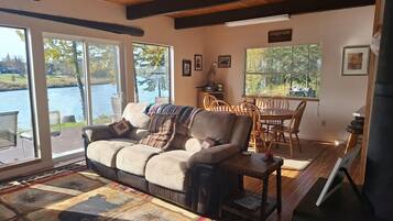 Smart-TV, Kamin, Bücher