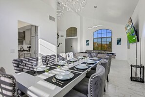 Dining - Desert Pearl: Pool, Spa, Pool Table, Foosball, EV! (Indio)