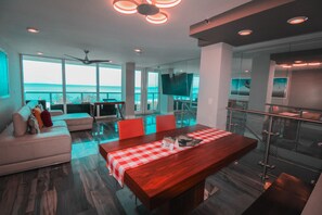 Dining - Castle BTH2 Beach Townhouse, Pool and Direct Beach Access from the unit! Gym, Tennis, Free Valet (Miami Beach)