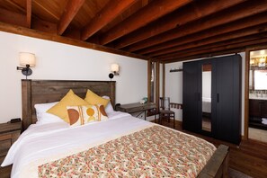 3 camere, una scrivania, ferro/asse da stiro, Wi-Fi gratuito