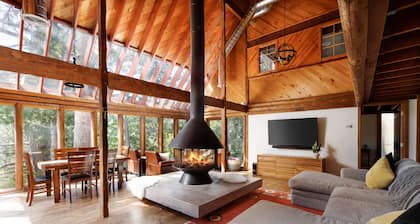 Calgary Haus - woodsy cabin vibes surrounded with nature, comfort, and style