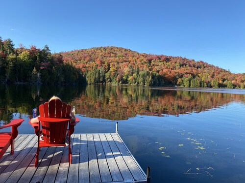 Chalet au bord d’un grand lac sans bateau à moteur