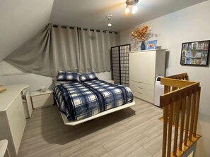 3 bedrooms, desk, iron/ironing board, free WiFi