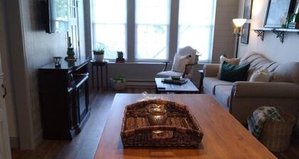 Cozy Getaway in the heart of Lincoln!