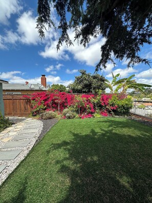 Property grounds - Art Gallery Family Home - Southern California Style - Excellent Location (San Diego)
