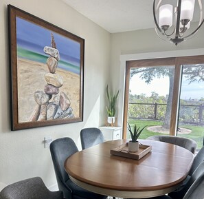 Dining - Art Gallery Family Home - Southern California Style - Excellent Location (San Diego)
