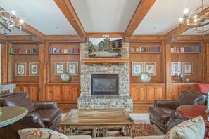 Interior - Highland House #102-104: 2Br: 2 Bath (Snowshoe)