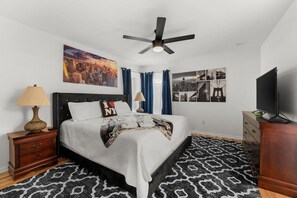 7 bedrooms, desk, iron/ironing board, travel crib - The Dream Vacation Home! (Clermont)