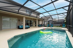 Een verwarmd zwembad