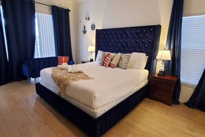 7 bedrooms, desk, iron/ironing board, travel crib - The Dream Vacation Home! (Clermont)