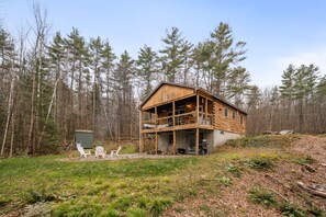 Exterior - White Mountains - Cozy cabin by the lake with fire pit. (Haverhill)