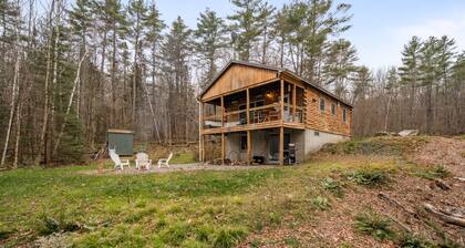 White Mountains - Cozy cabin by the lake with fire pit.