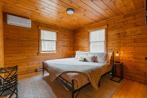 2 bedrooms, iron/ironing board, free WiFi, bed sheets - White Mountains - Cozy cabin by the lake with fire pit. (Haverhill)