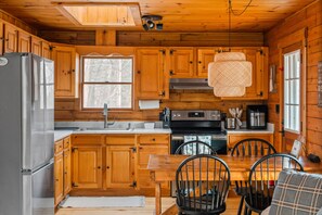Fridge, microwave, oven, stovetop - White Mountains - Cozy cabin by the lake with fire pit. (Haverhill)