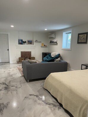 Room - Basement Apartment with All the Amenities! (Durham)