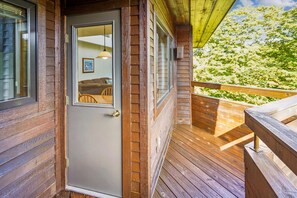 Exterior detail - Welcoming Two condo with pool, hot tub, and more- J3 (Killington)