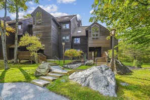 Exterior - Quaint Condo with access to pool and hot tub D5 (Killington)