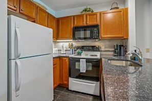Fully Equipped Kitchen - The kitchen includes full-size appliances, plenty of cabinetry and generous counter space for preparing meals during your stay.