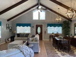 Smart TV, fireplace, ping pong, books