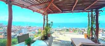 Panoramic Glam Tree-House Spectacular OCEAN VIEW+Pool~Steps from Beach & Malecon