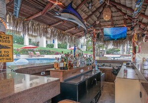 Bar (on property) - NEW! BEAUTIFUL, SPACIOUS, AND LESS THAN 5 MINUTE WALK TO BEACH!  (Cabo San Lucas)
