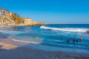 Beach nearby, sun loungers, beach towels