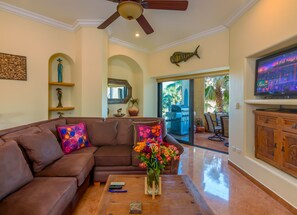 Smart TV - NEW! BEAUTIFUL, SPACIOUS, AND LESS THAN 5 MINUTE WALK TO BEACH!  (Cabo San Lucas)