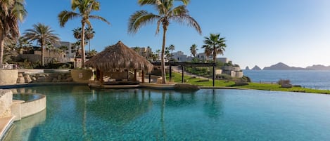 حمّام سباحة خارجي