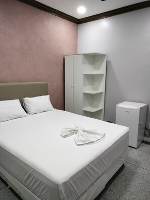 1 habitación, tabla de planchar con plancha y wifi 