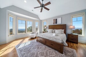 5 slaapkamers, een strijkplank/strijkijzer, wifi, beddengoed