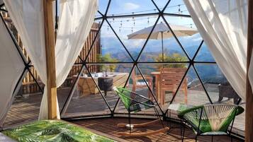 Tienda de campaña romántica | Minibar y wifi gratis