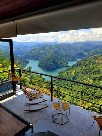 Minibar y wifi gratis . Avaní Boutique Hotel