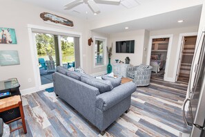 6 bedrooms, iron/ironing board, travel crib, free WiFi