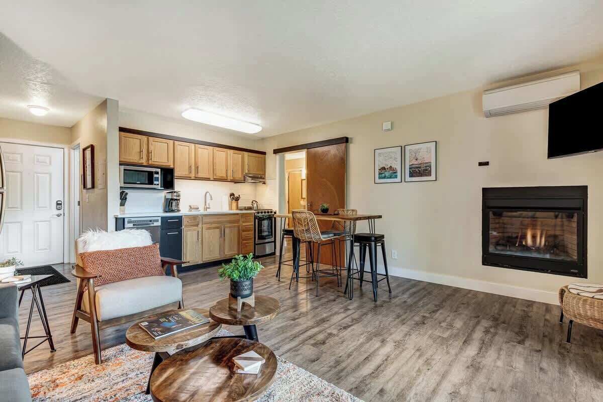TV, fireplace, offices