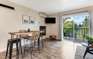 Dining - Newly Renovated Pioneer Park Condo in Downtown Bend! (Bend)