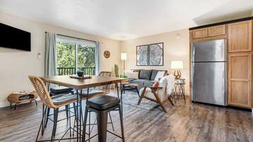 TV, fireplace, offices