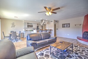 Smart TV, fireplace, stereo - Starr Pass Desert Retreat - Mountain views - Heated Pool Option (Tucson)