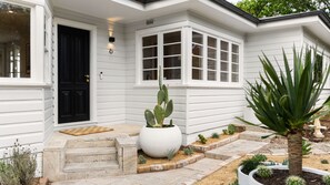Exterior detail - Blue Mountains Bliss (Leura)